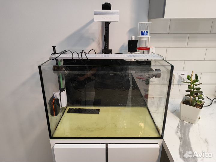 Морской аквариум с тумбой