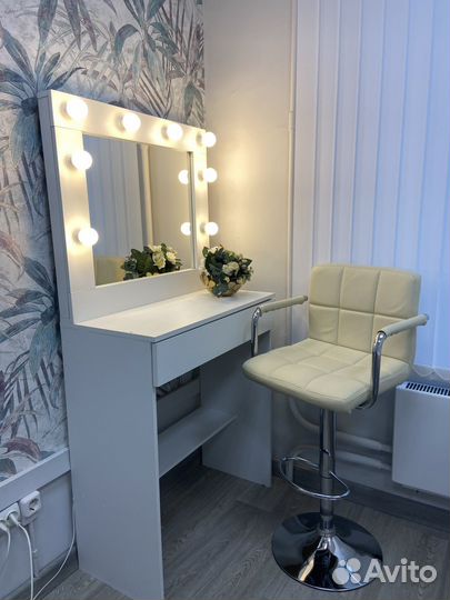 Столик бровиста/визажиста