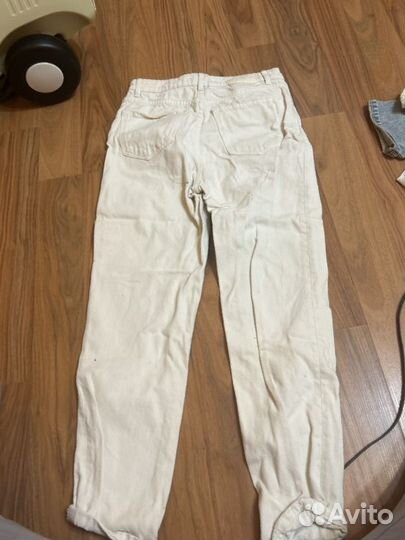 Белые джинсы мом