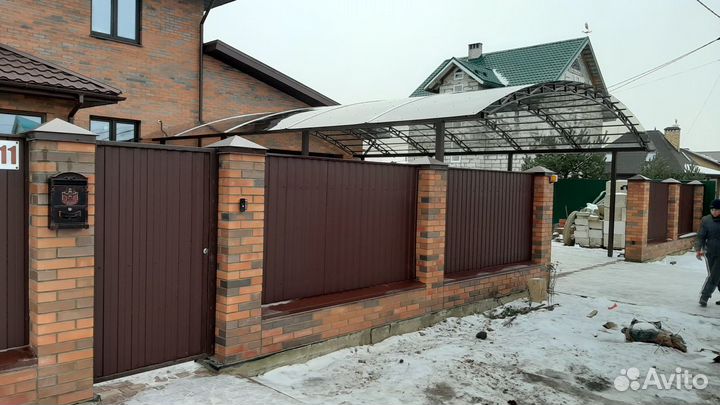 Рабочий на монтаж заборов навесов монтажник