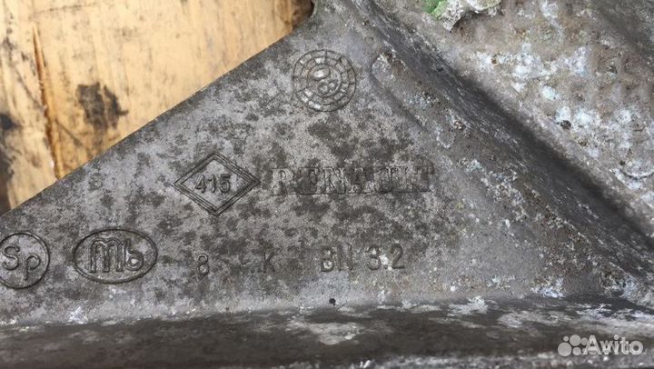 Кронштейн левый кпп renault Рено