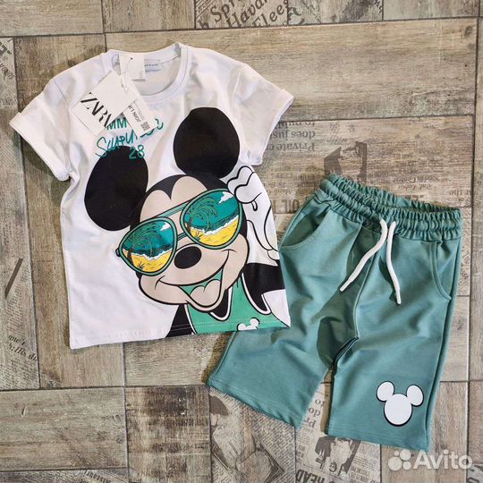 Костюм на мальчика новый