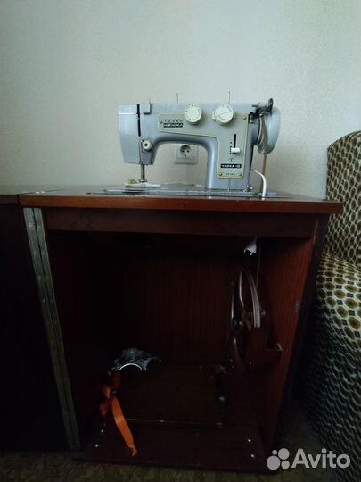 Швейная машинка Чайка 3