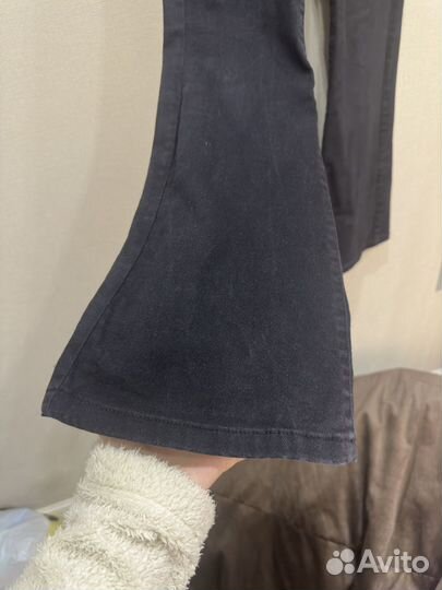 Джинсы bershka flared