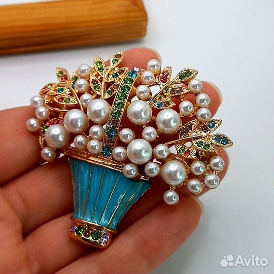 Брошь с жемчугом цветы
