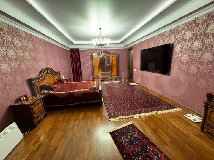 4-к. квартира, 240 м², 10/11 эт.