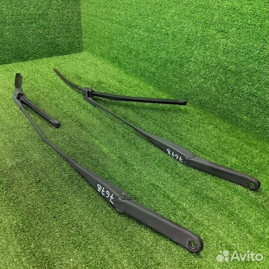 Поводок стеклоочистителя Ford Focus 2 2007 1731534