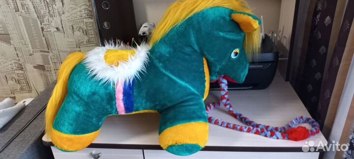 Большая мягкая игрушка лошадь
