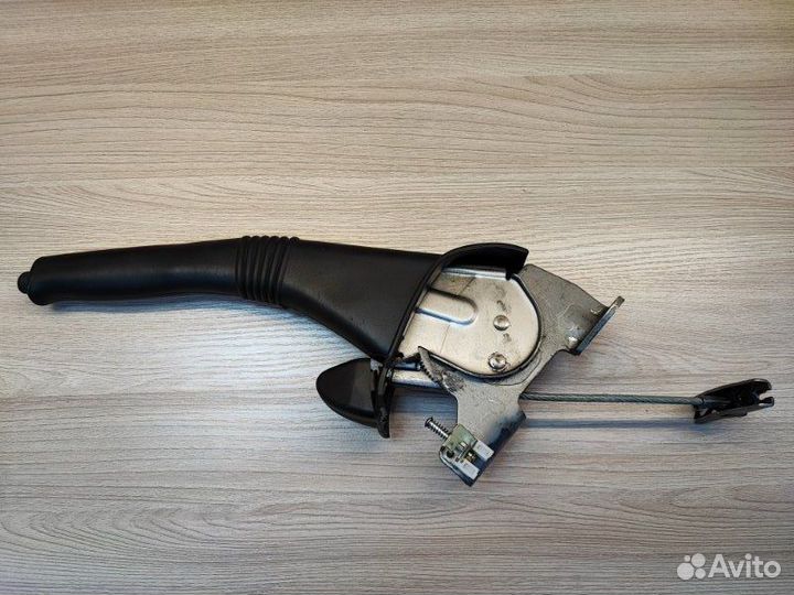 Рычаг стояночного тормоза Renault Duster