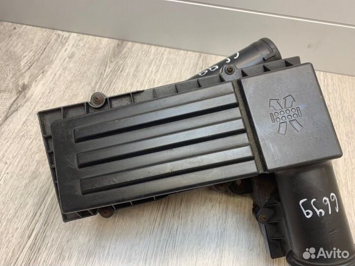 Корпус воздушного фильтра Volkswagen Passat B6