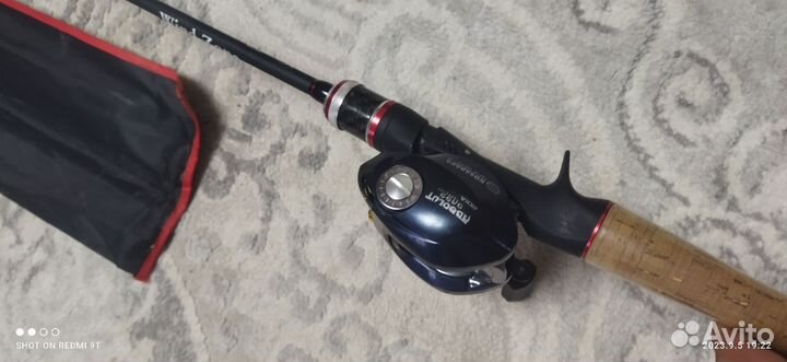 Кастинговый спиннинг с катушкой