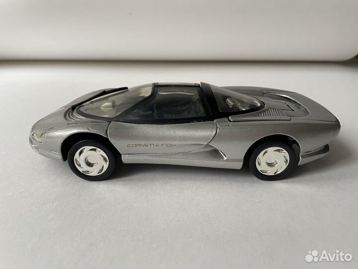 Коллекционая модель 1:24 Chevrolet Corvette Indy