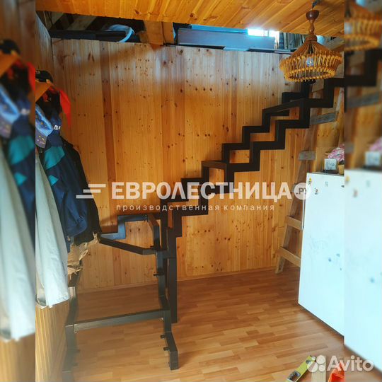 Лестница на металлическом каркасе