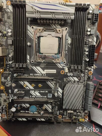 Материнская плата с процессором и памятью