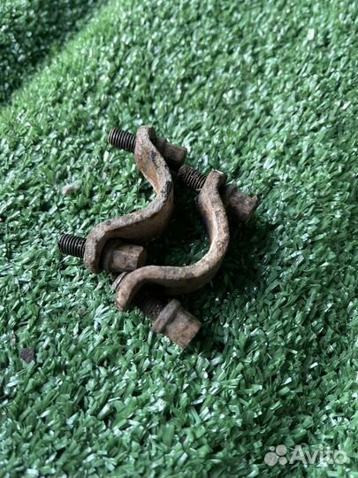 Скоба крепления кардана эскейп 00-07