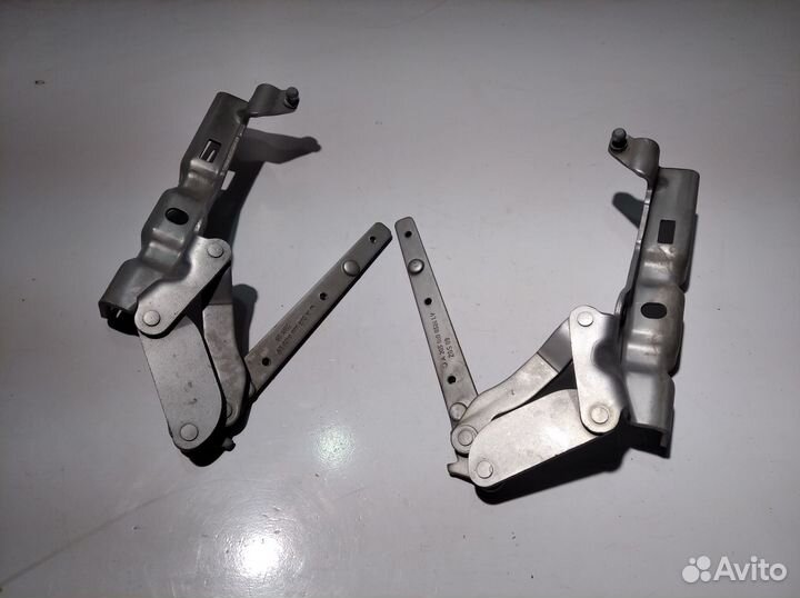 Петля капота Mercedes Benz w203