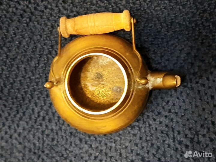 Миниатюрный чайник из латуни