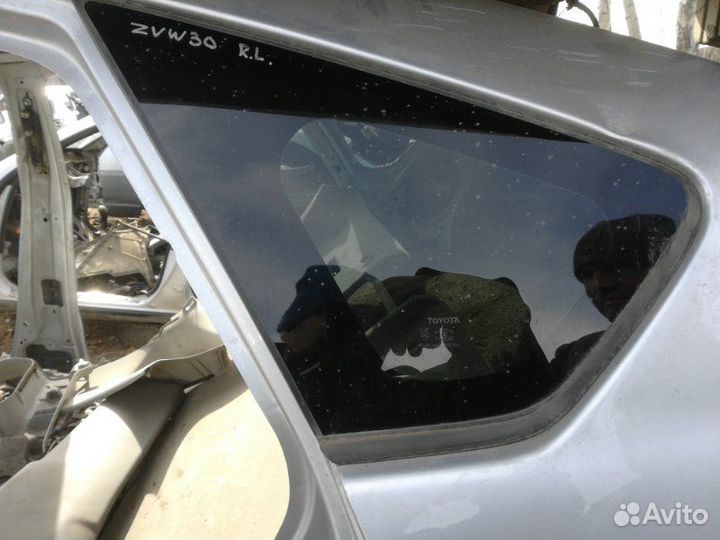 Форточка кузова задняя левая Toyota Prius ZVW30