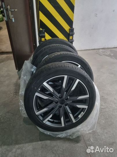 Комплект колес для Geely Monjaro 245/45 R20