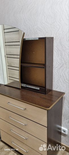 Комод с зеркалом