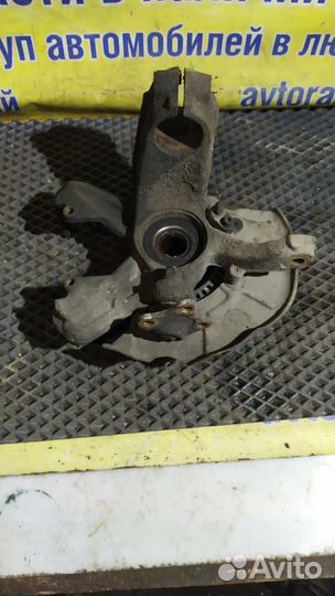 Кулак передний правый Skoda Octavia Tour (A4)