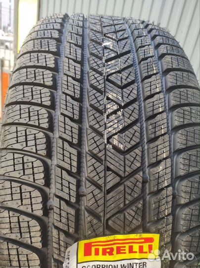 Pirelli Scorpion Winter 295/30 R21 и 265/35 R21