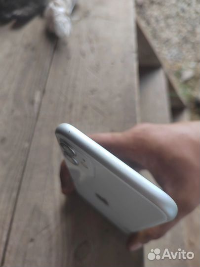 Телефон iPhone 11