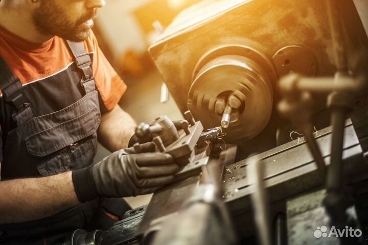 Токарь-расточник