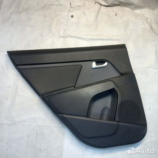 Обшивка двери задняя левая Kia Sportage 3