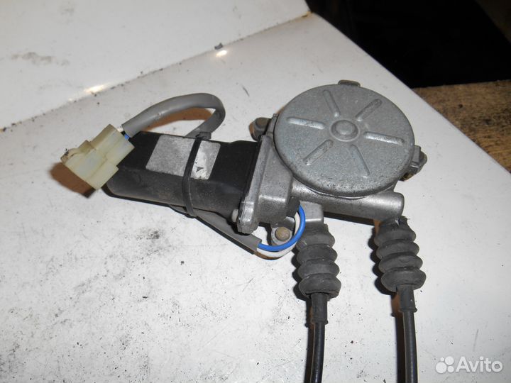 Стеклоподъемник левый перед Kia Avella Киа Авелла