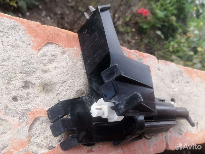 Форсунка омывателя фары nissan qashqai j10 левая