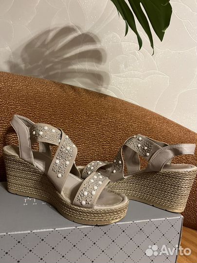 Босоножки женские 38 размер