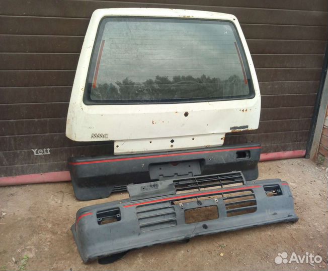 Mitsubishi Minica бамперы и задняя дверь