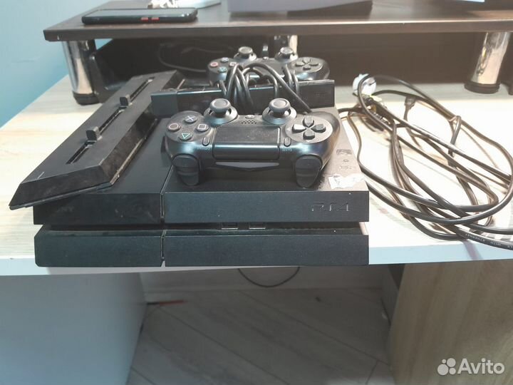 Игровая приставка ps4
