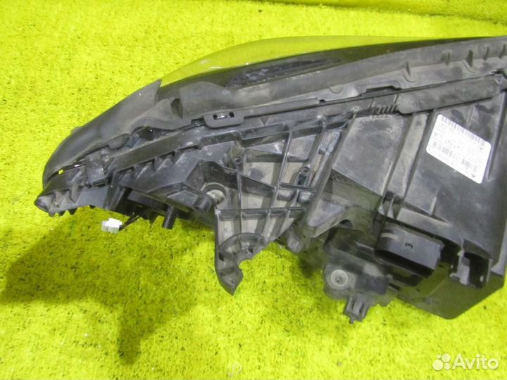 Фара левая Mercedes-Benz C-Class