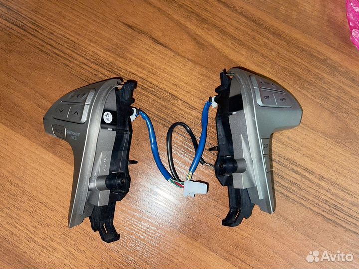 Оригинальные кнопки руля toyota camry 40