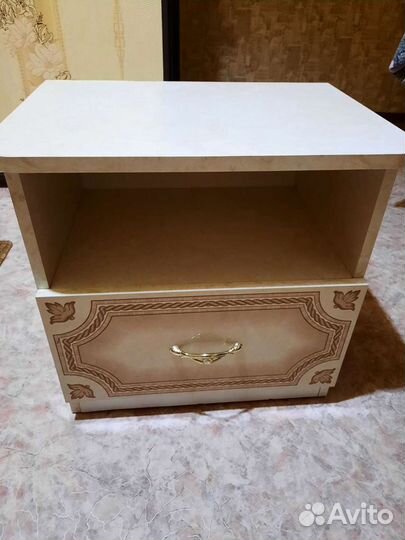 Тумба прикроватная