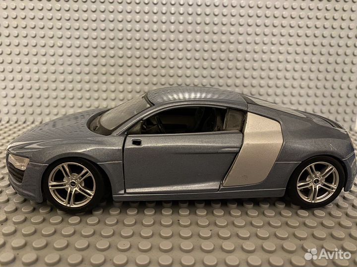 Audi R8 1/24 Maisto
