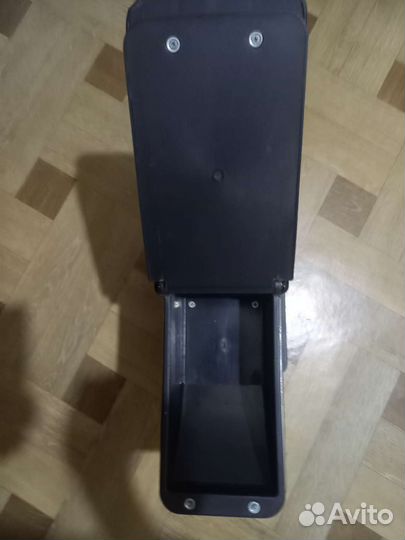 Подлокотник