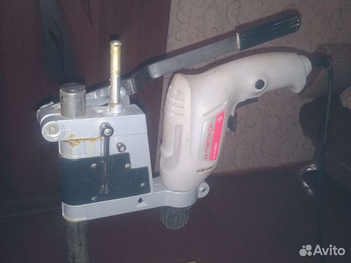 Стойка с дрелью