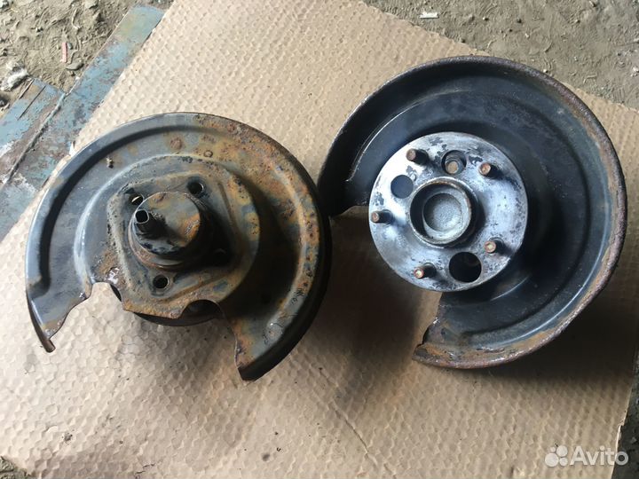Задние ступицы Toyota Corolla E150