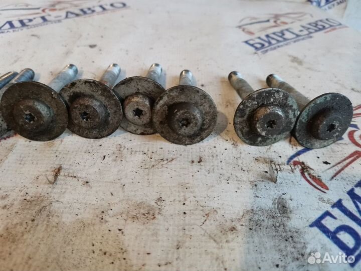 Болты задних рычагов Peugeot 407