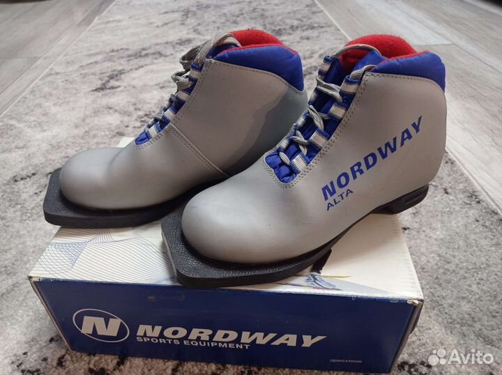 Лыжные ботинки