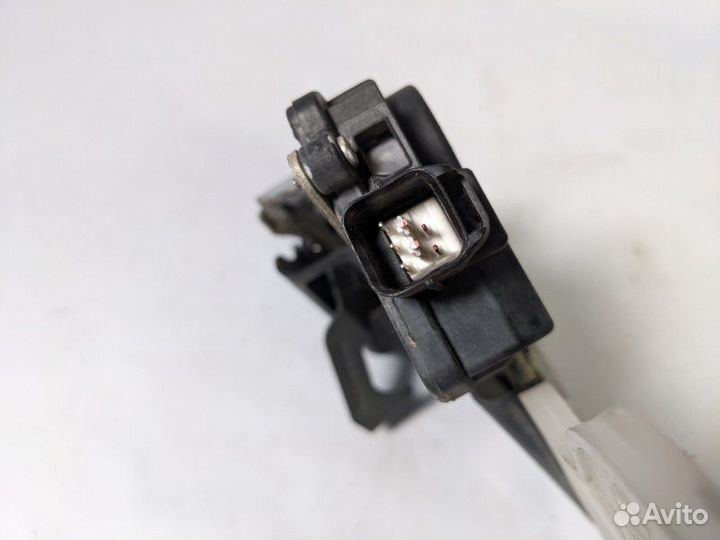 Замок двери задний левый Hyundai Tucson JM G4GC