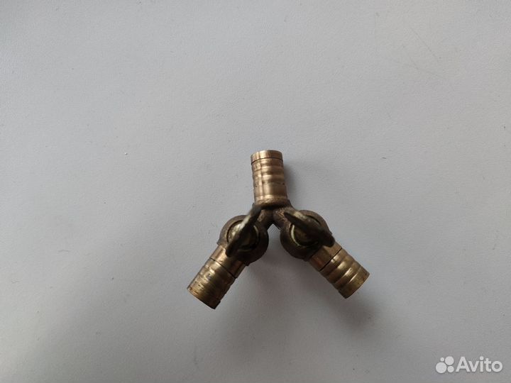 Тройник с переключателем латунный на 10 мм