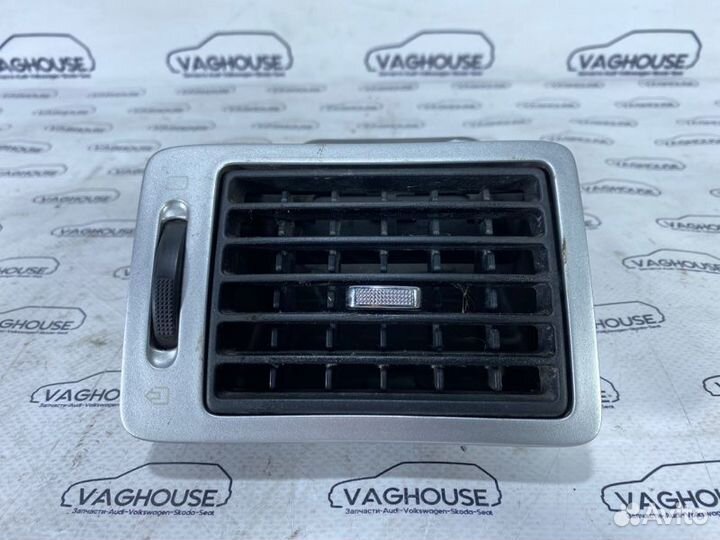 Дефлектор воздуховода левый Peugeot 307 1.6 2007