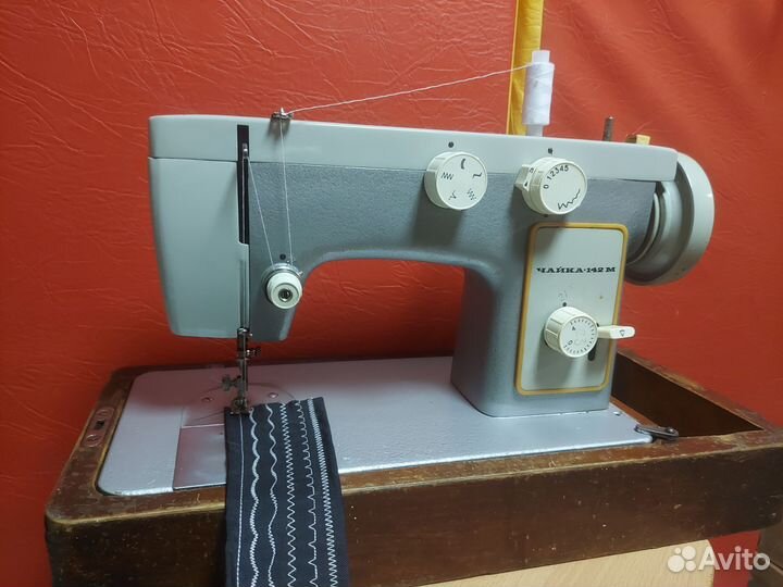 Швейная машинка Чайка 142