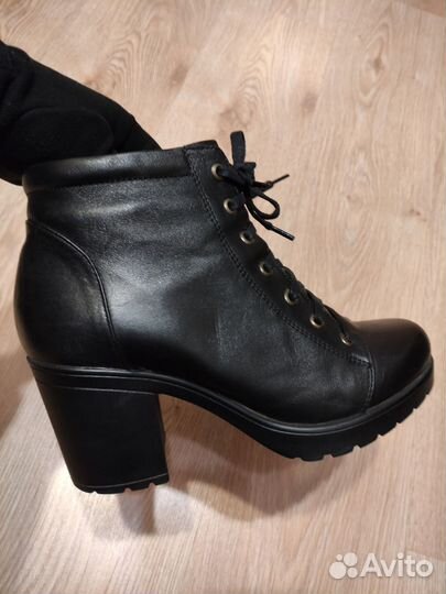 Ботинки женские демисезонные 39 размер