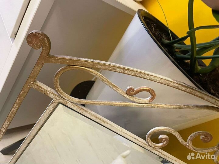 Зеркало в кованой раме