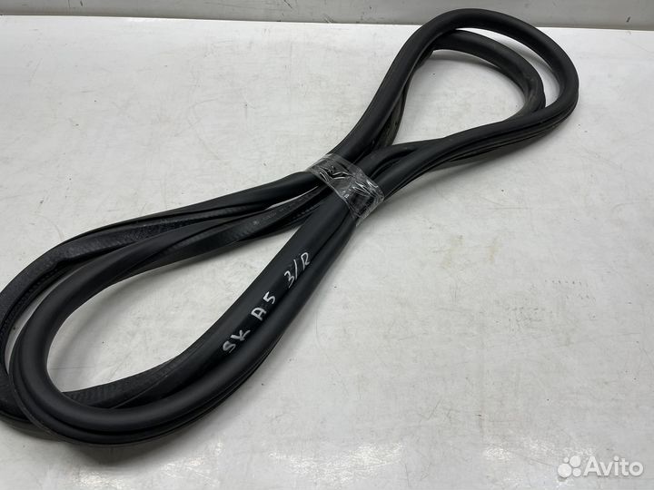 Уплотнитель проема двери Skoda Octavia A5